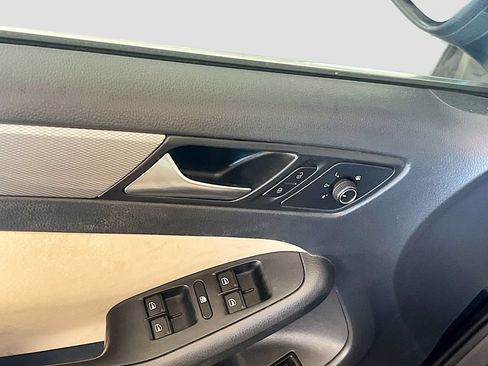Used 2015 Volkswagen Jetta SE FWD image 17