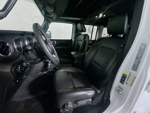 Used 2023 Jeep Wrangler Sahara image 13