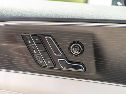 Used 2024 Cadillac Lyriq Luxury RWD image 16