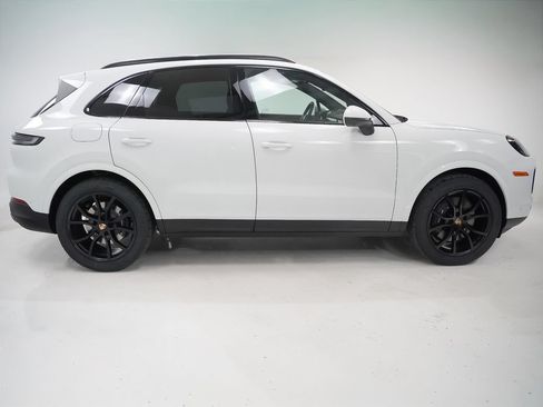 Used 2026 Porsche Cayenne AWD/4WD image 9