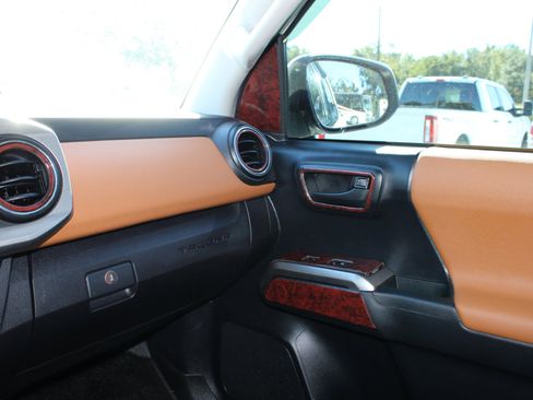 Used 2019 Toyota Tacoma SR5 image 20