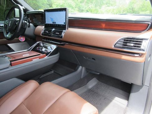 Used 2024 Lincoln Navigator L Reserve AWD/4WD image 11