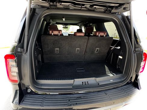 Used 2023 Ford Expedition Limited AWD/4WD image 7