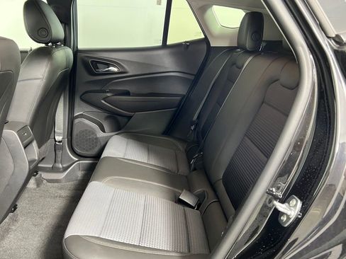 Used 2025 Chevrolet Trax LT w/ LT Convenience Package image 17