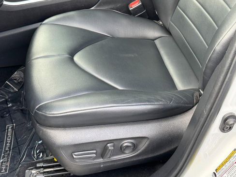 Used 2023 Toyota Highlander FWD image 24