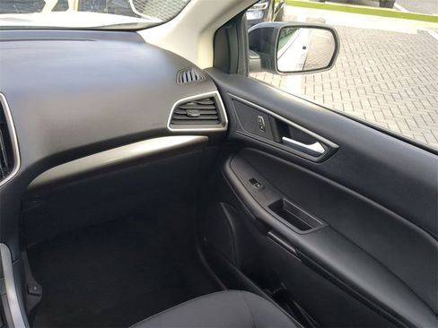 Used 2022 Ford Edge SE w/ Black Appearance Package image 18