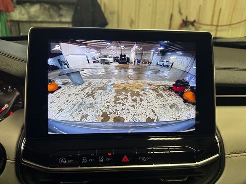 Used 2024 Jeep Compass Limited image 22