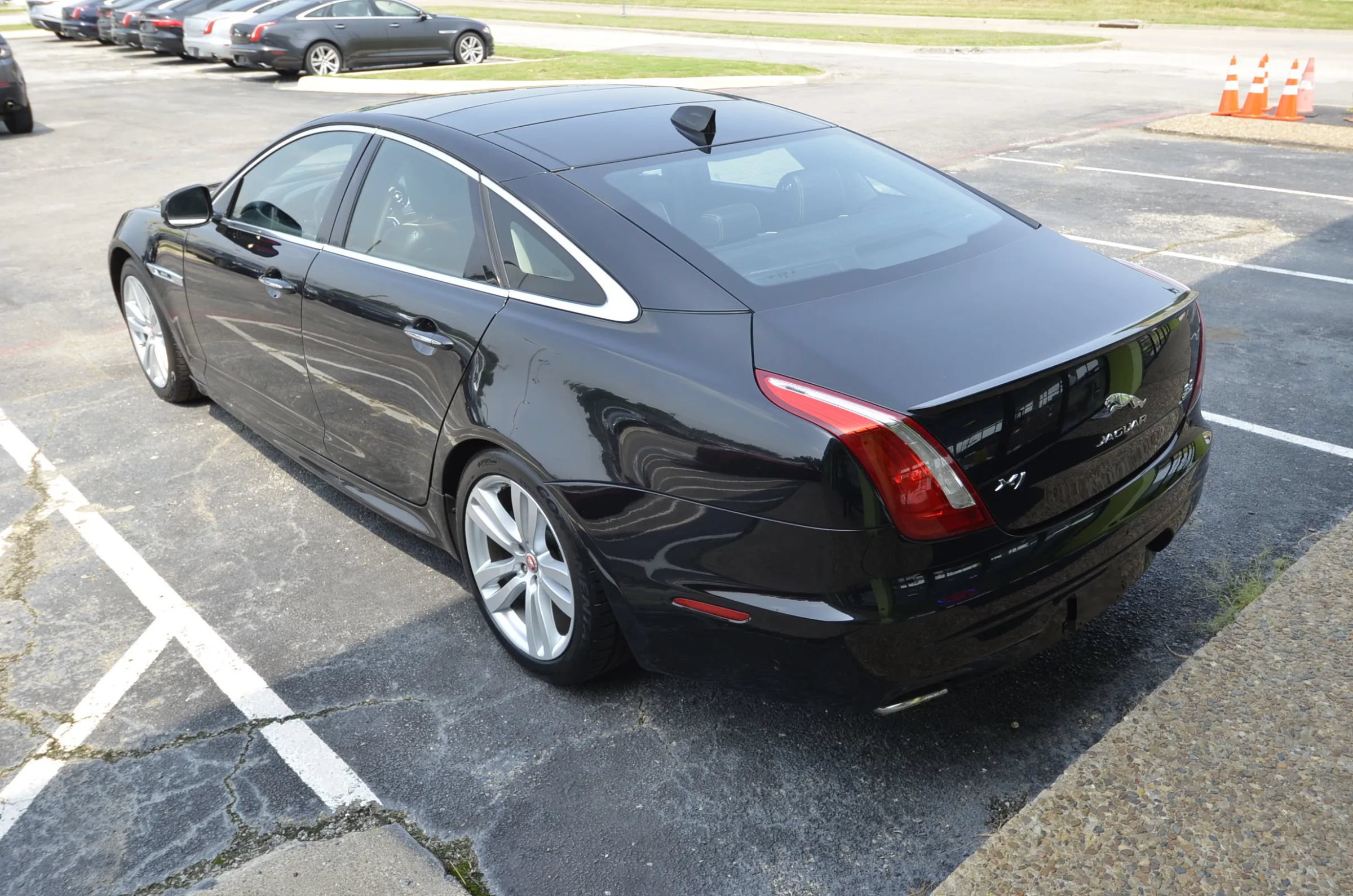 Used 2016 Jaguar XJ R-Sport AWD/4WD image 10