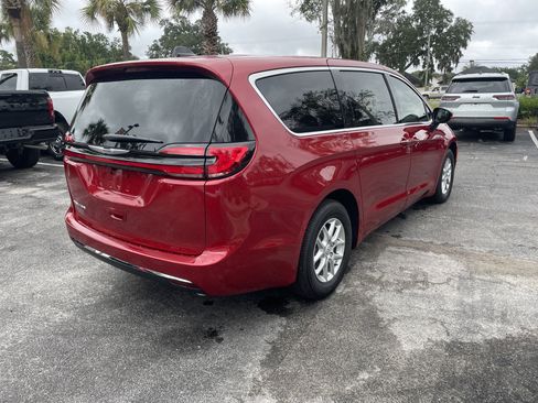 New 2026 Chrysler Pacifica Select image 7