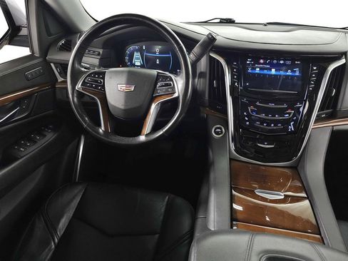Used 2020 Cadillac Escalade Luxury image 18