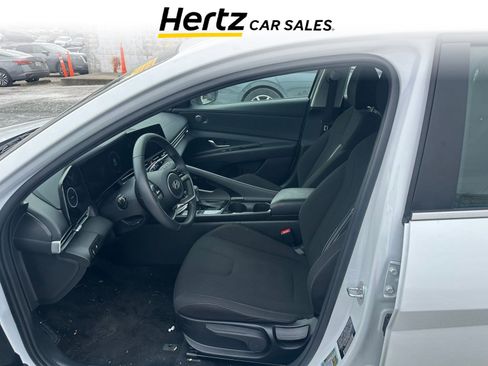 Used 2025 Hyundai Elantra SEL image 8