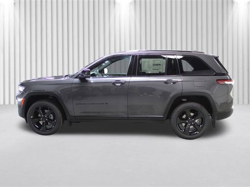 New 2025 Jeep Grand Cherokee Altitude image 7
