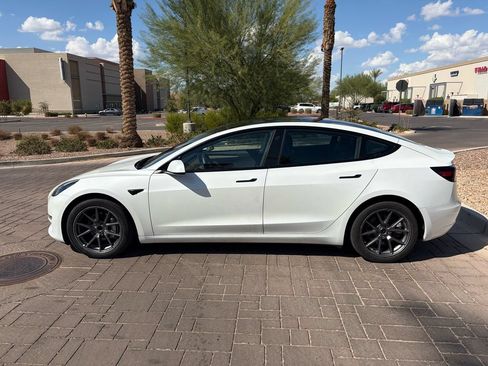 Used 2023 Tesla Model 3 Standard Range RWD image 5