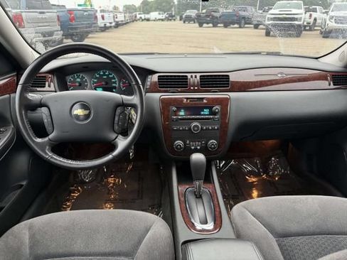 Used 2011 Chevrolet Impala LT FWD image 15