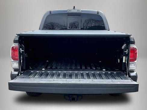 Used 2021 Toyota Tacoma TRD Off-Road w/ Technology Package image 10