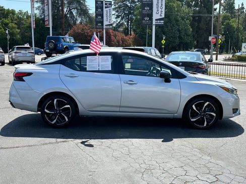Used 2024 Nissan Versa SR FWD image 9