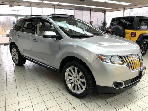 Used 2014 Lincoln MKX FWD w/ Equipment Group 102A image 3