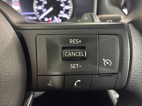 Used 2023 Nissan Rogue S AWD/4WD image 19