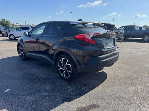 Used 2019 Toyota C-HR XLE FWD image 5