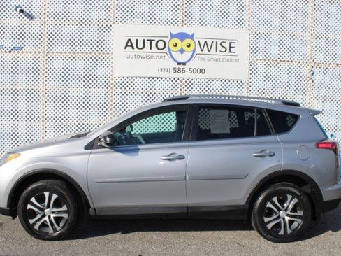Used 2017 Toyota RAV4 LE image 5