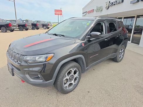 Used 2022 Jeep Compass Trailhawk AWD/4WD image 7
