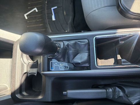 Used 2016 Toyota Tacoma SR5 AWD/4WD image 17