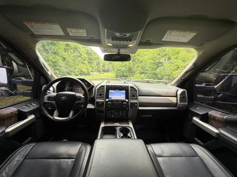 Used 2017 Ford F250 Lariat w/ Lariat Value Package AWD/4WD image 23