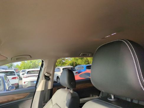 Used 2025 Volkswagen Atlas SE FWD image 8