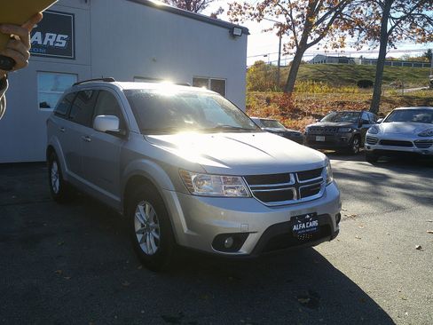 Used 2013 Dodge Journey SXT w/ Flexible Seating Group image 3