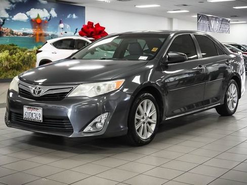 Used 2012 Toyota Camry XLE FWD image 3