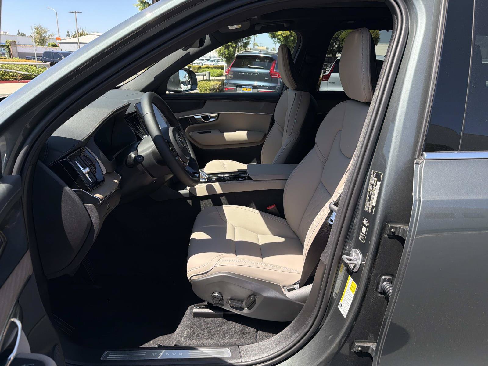 New 2027 Volvo XC90 B5 Plus AWD/4WD image 13