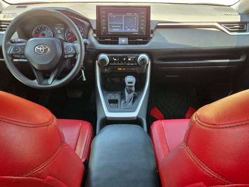 Used 2020 Toyota RAV4 LE FWD image 16