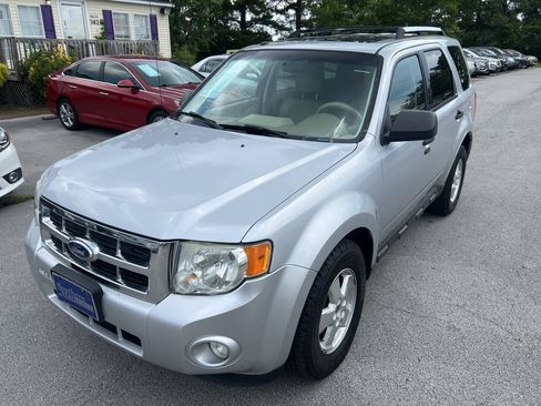 Used 2010 Ford Escape XLT AWD/4WD image 1