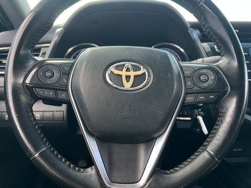 Used 2020 Toyota Camry SE image 19