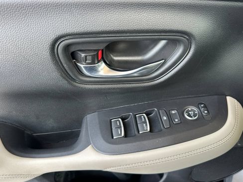 Used 2024 Honda HR-V EX-L image 11
