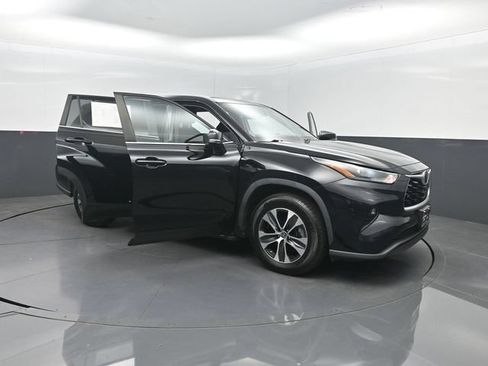 Used 2023 Toyota Highlander XLE FWD image 38