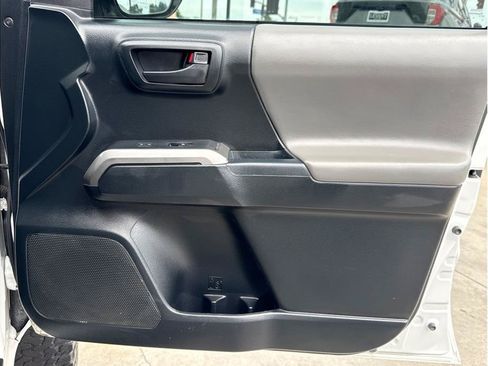 Used 2017 Toyota Tacoma SR5 w/ Tow Package RWD image 26