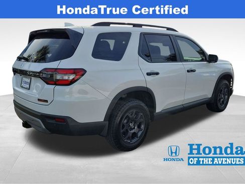 Certified 2025 Honda Pilot TrailSport image 5