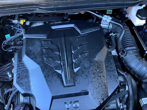 Used 2024 Kia Carnival LX image 33