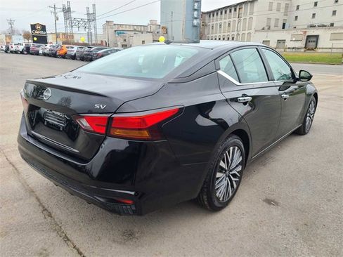 Used 2024 Nissan Altima 2.5 SV image 7