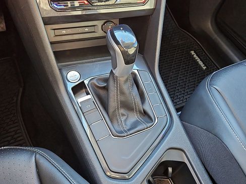 Certified 2023 Volkswagen Tiguan SE w/ Panoramic Sunroof Package image 14