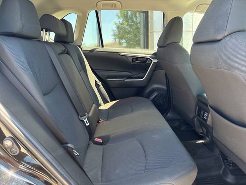 Used 2022 Toyota RAV4 LE AWD/4WD image 12