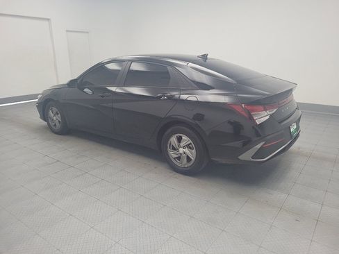 Used 2025 Hyundai Elantra SE FWD image 3