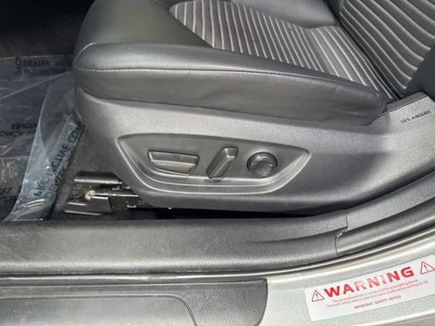 Used 2018 Toyota Camry SE w/ Moonroof Package FWD image 5