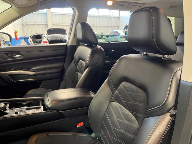 Used 2023 Nissan Pathfinder Platinum w/ Cargo Package FWD image 23