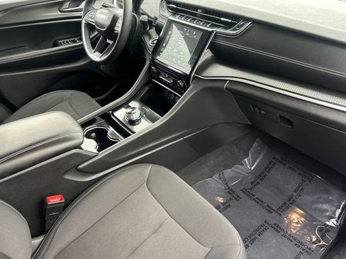 Used 2023 Jeep Grand Cherokee L Laredo image 19