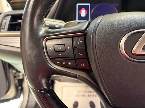 Used 2019 Lexus ES 300h 300h Luxury w/ Premium Package image 13