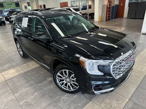 Used 2024 GMC Terrain Denali w/ Denali Premium Package AWD/4WD image 11