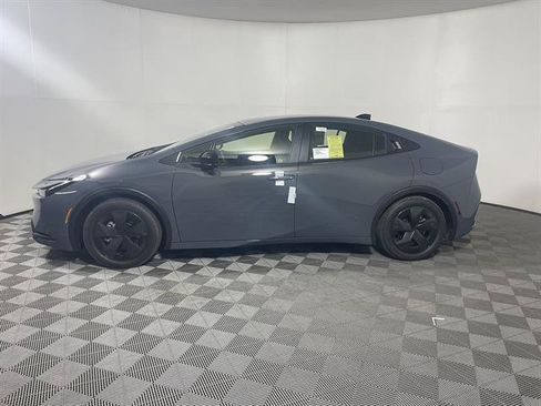 New 2026 Toyota Prius Plug-In Hybrid FWD image 4
