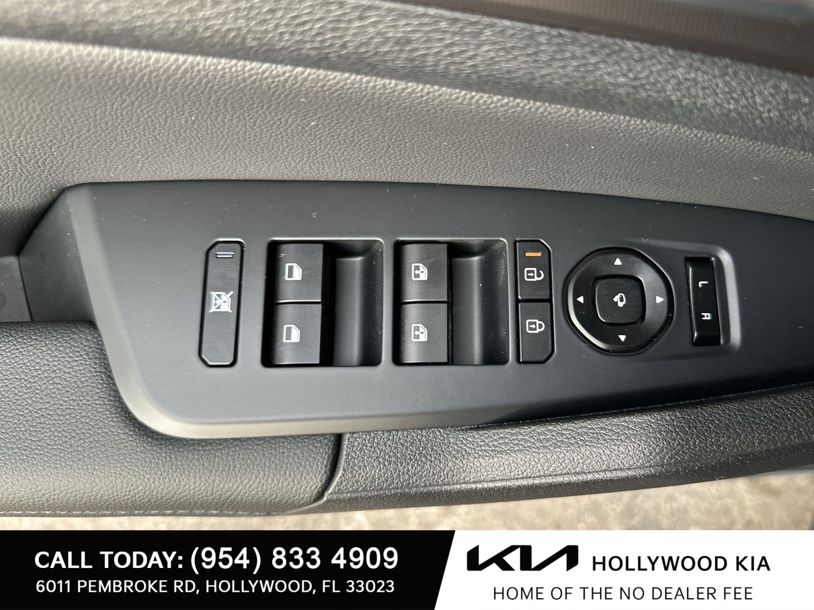 New 2026 Kia Sportage SX FWD image 17